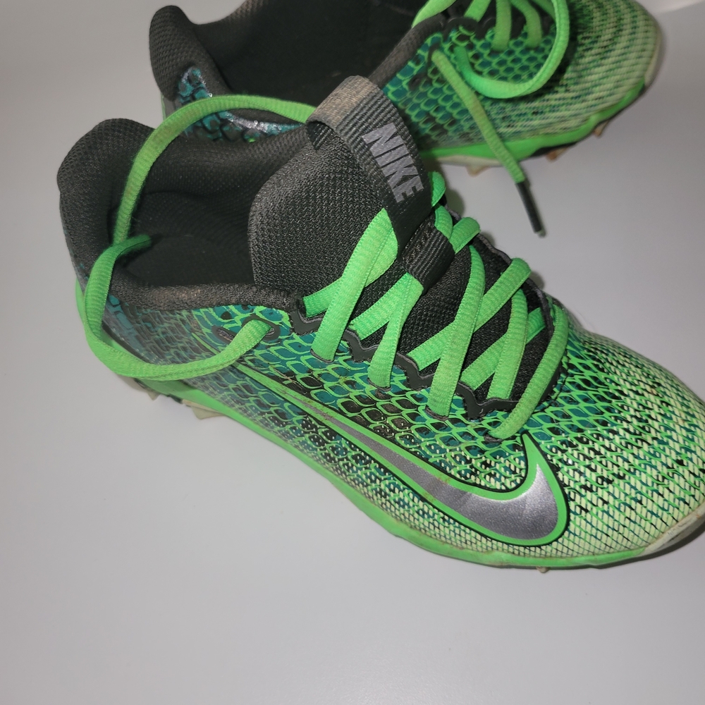Nike Kids Green and Silver Sneakers